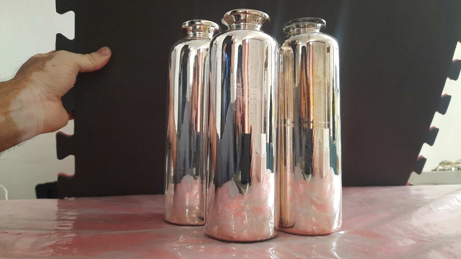 Corazón decorativo dorado con diseño DG de Dolce & Gabbana, trabajo artesanal de Arte Plateado